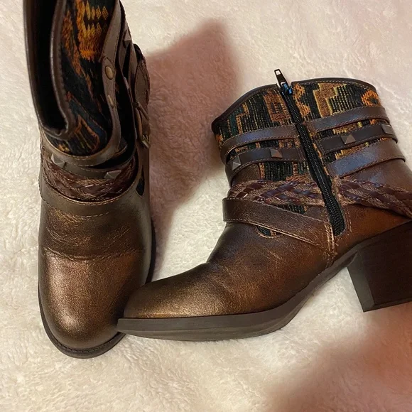 Size 7 Buckle Boots - Picture 1 of 1